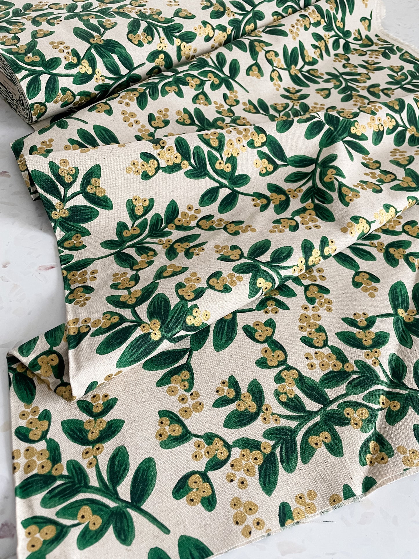 Holiday Classics – Mistletoe Natural Unbleached Metallic Canvas