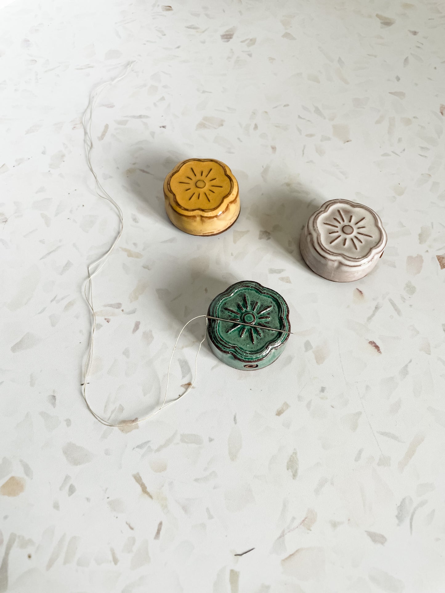 Cohana Awaji Kawara Magnetic Needle Rest