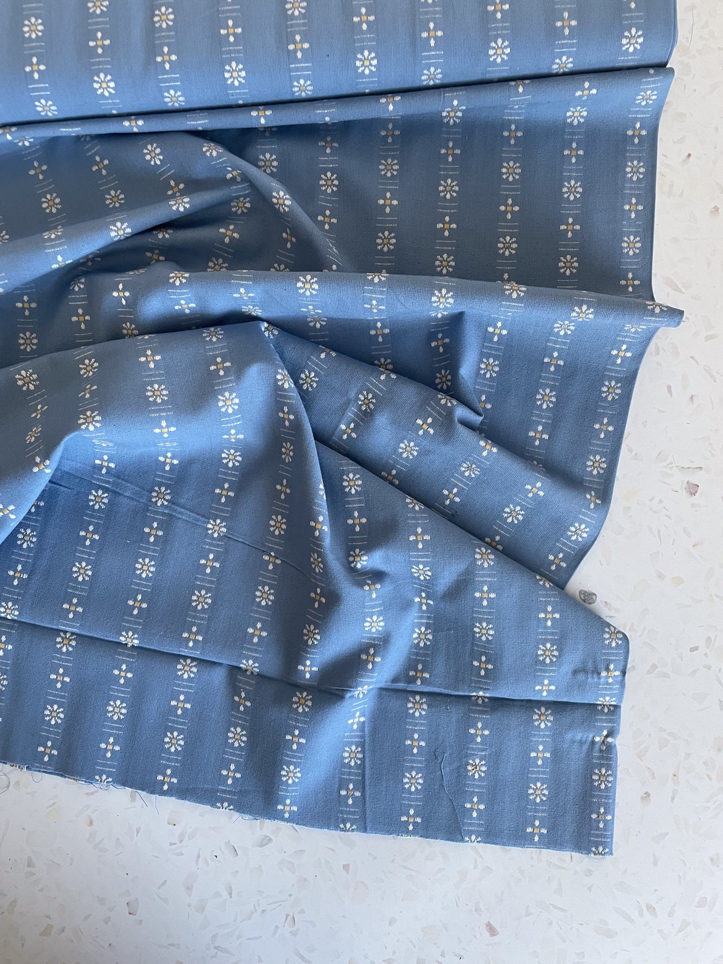 Fableism Forest Forage Daisies – Stone Blue