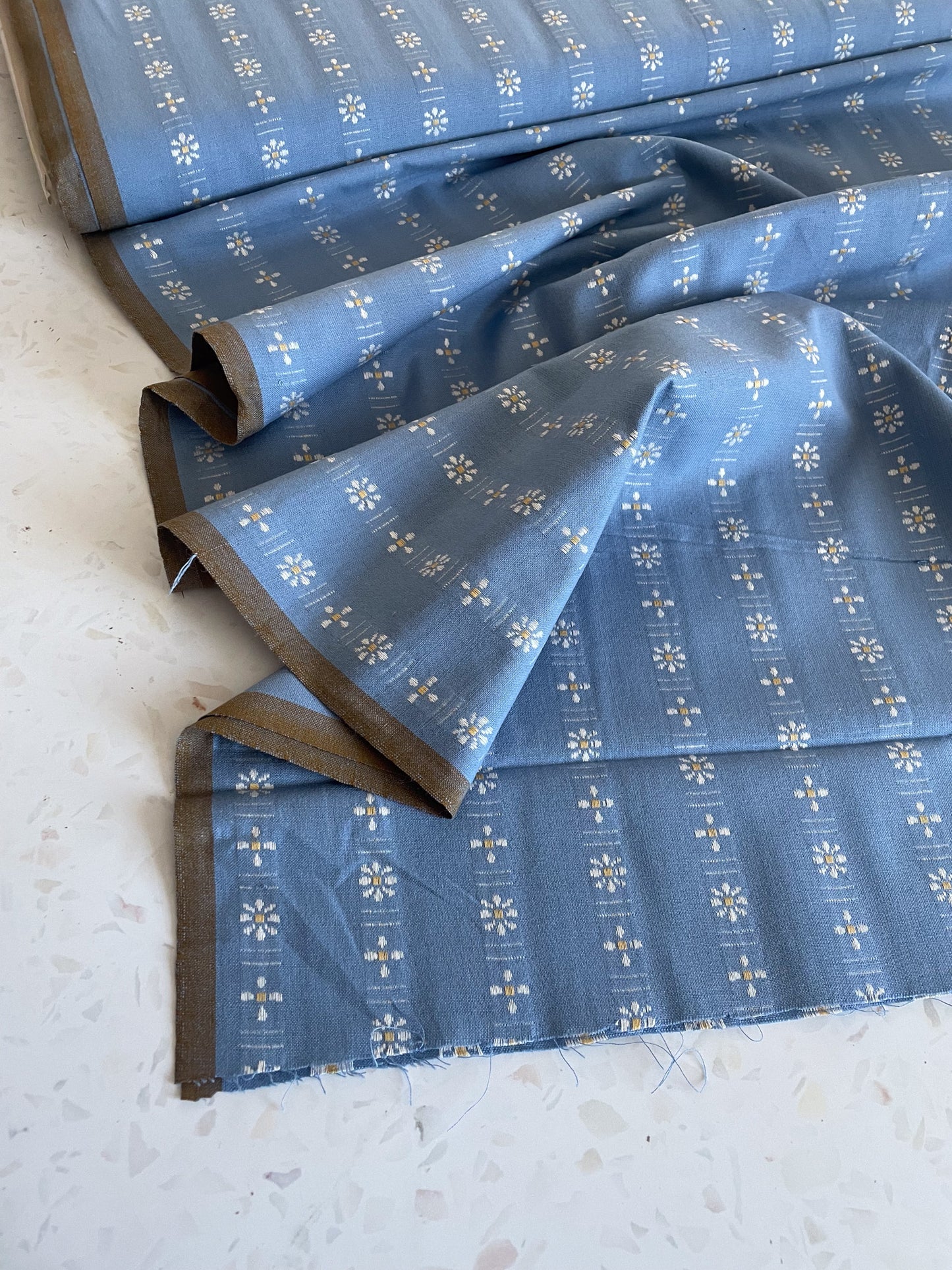 Fableism Forest Forage Daisies – Stone Blue