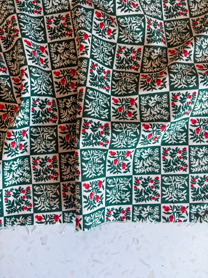 Holiday Classics Yuletide Floral Cotton Fabric in Evergreen