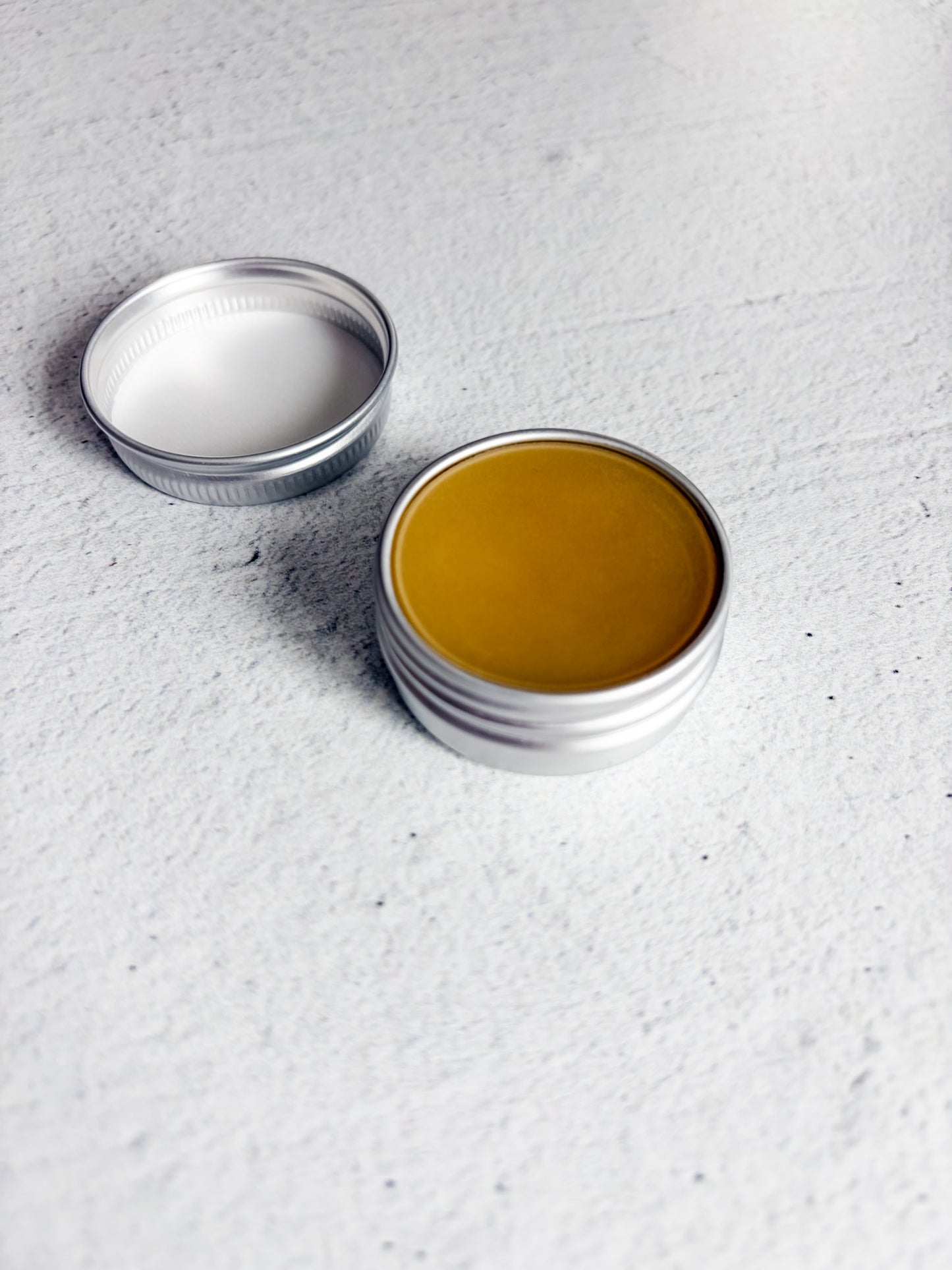 Material Goods Thread Wax