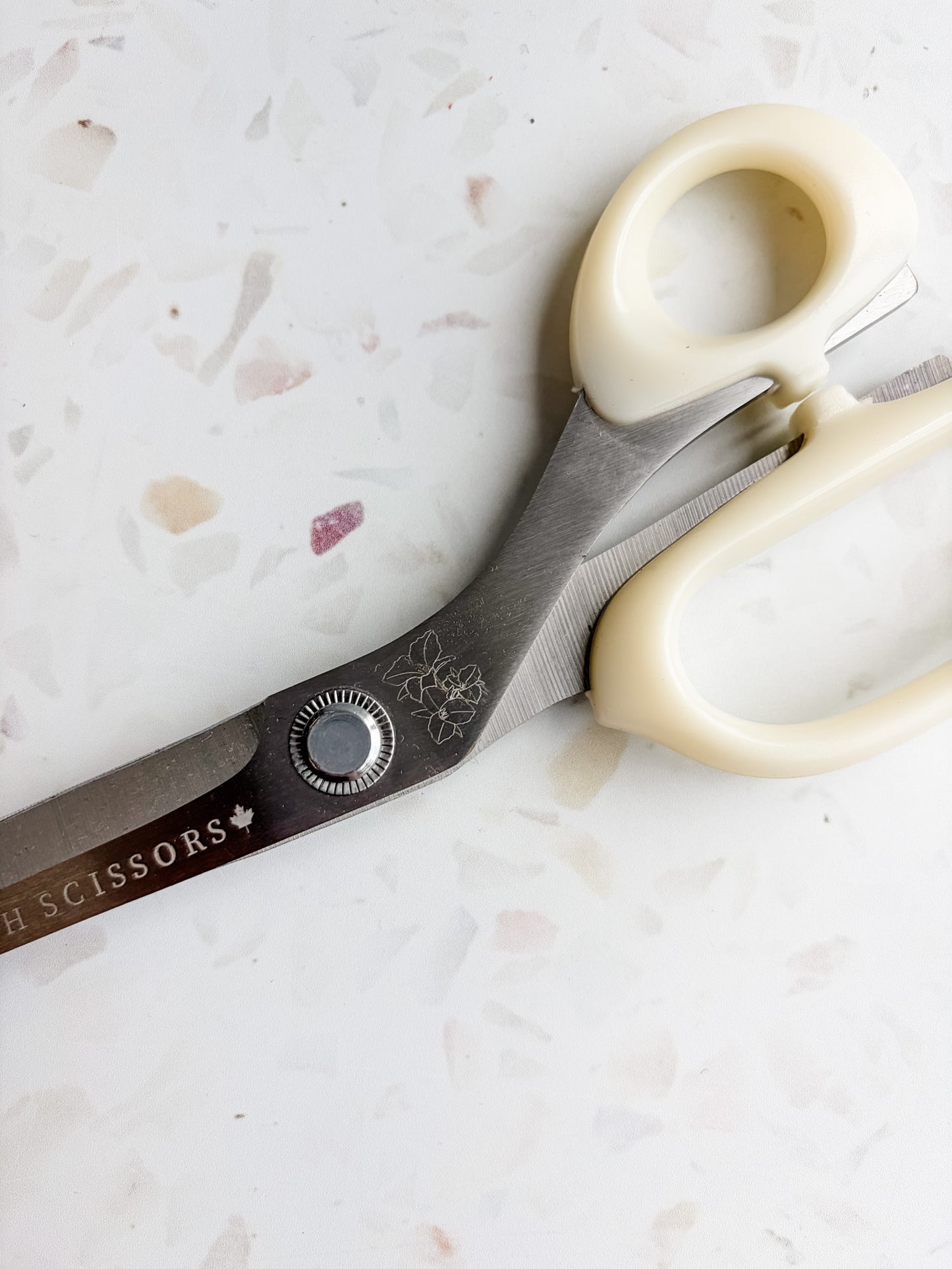 LDH Bloom Series Lightweight Fabric Scissors – 9"