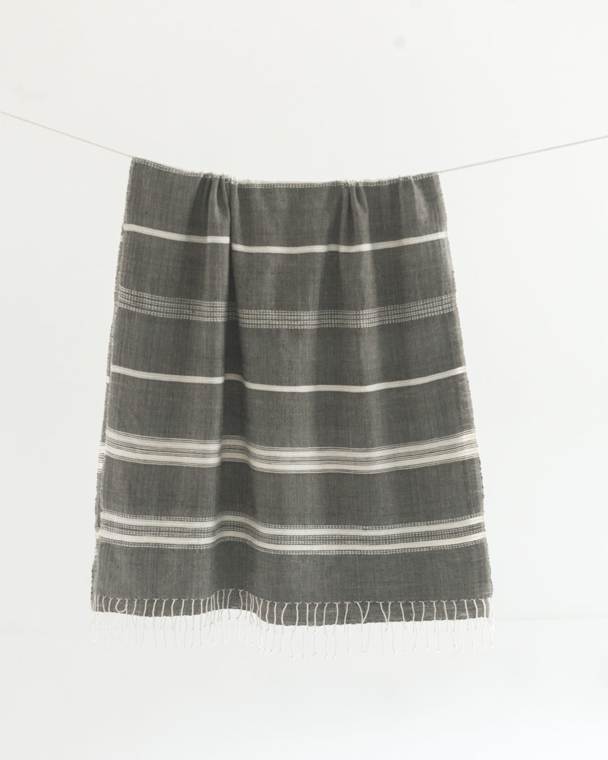 Aden Throw – Grey / Natural