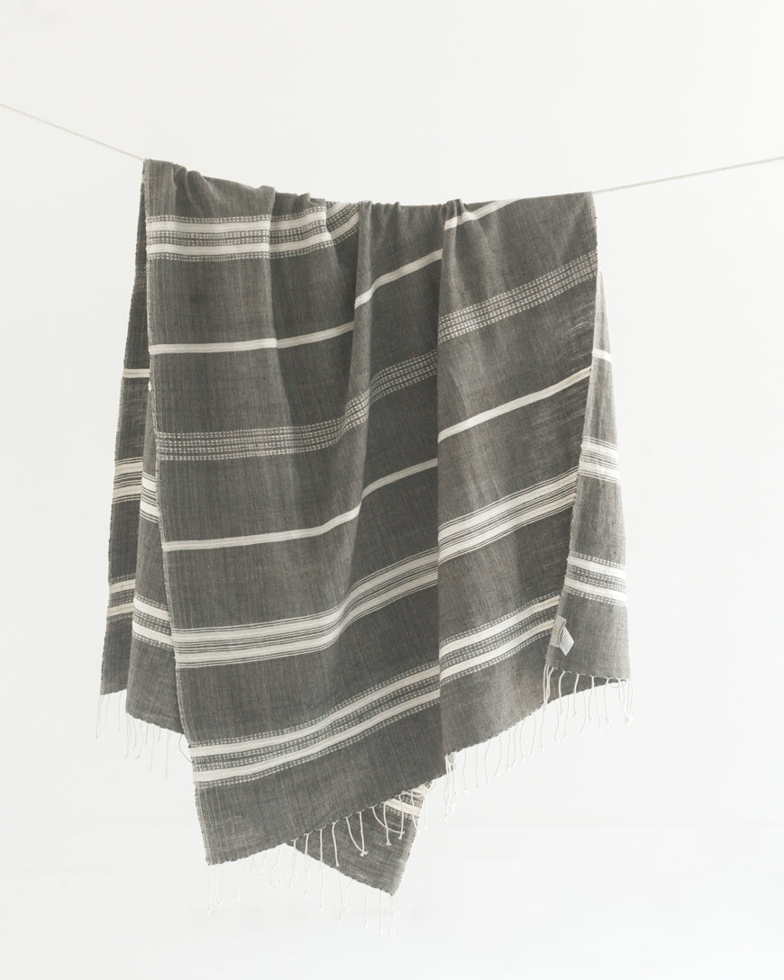 Aden Throw – Grey / Natural