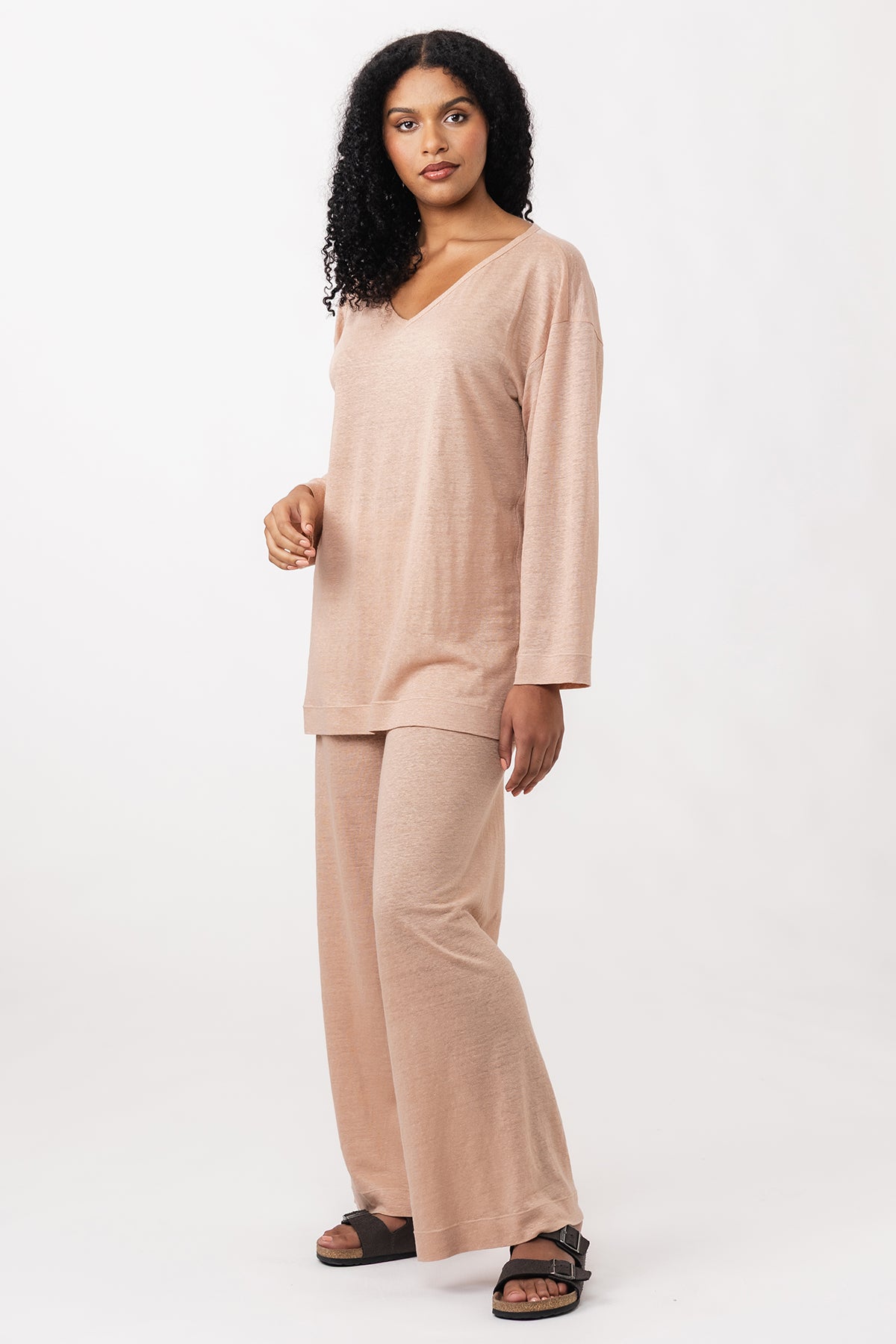 OLO funnel neck & V-neck tee